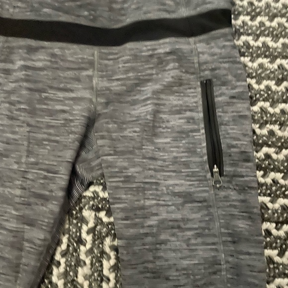 Lululemon Inspire Crop -6 - Picture 2 of 10